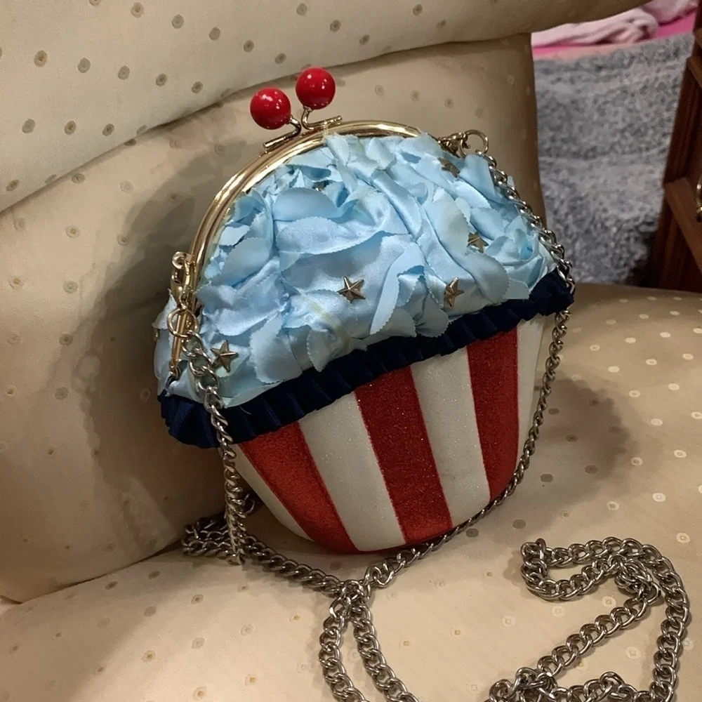 Betsy Johnson, rare ice cream cone Crossbody bag - Picture 5 of 10